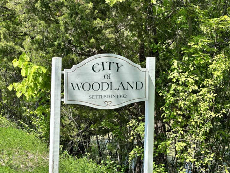 City of Woodland sign