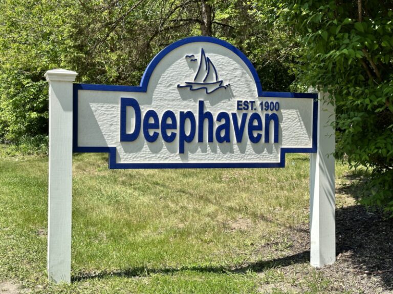 Lake Minnetonka city of Deephaven sign